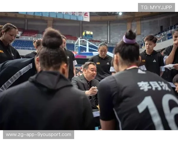 女篮联防快速形成堵截对手进攻路线 女篮联防快速形成堵截对手进攻路线